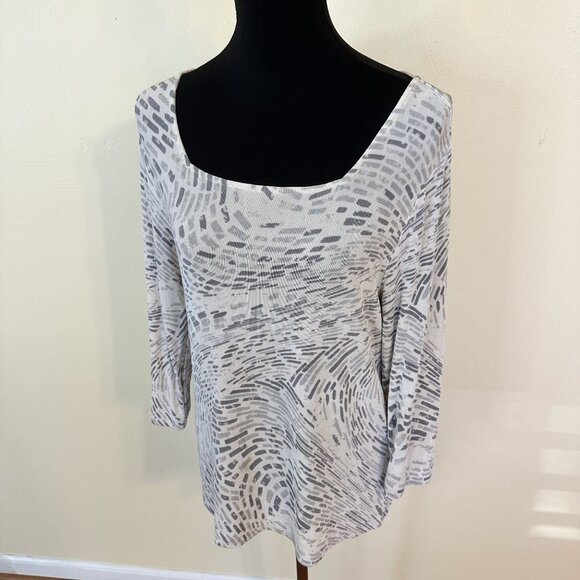 Chicos Travelers Abstract Print Womens 3/4 Sleeve Top Size 1X Grey White Slinky - Picture 8 of 8